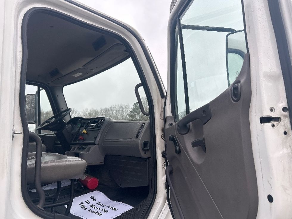 Day Cab Tractor-Heavy Duty Tractors-Freightliner-2020-M2-Jackson-MS-123,792\n\t\tmiles-$ 60,000 - Image 12