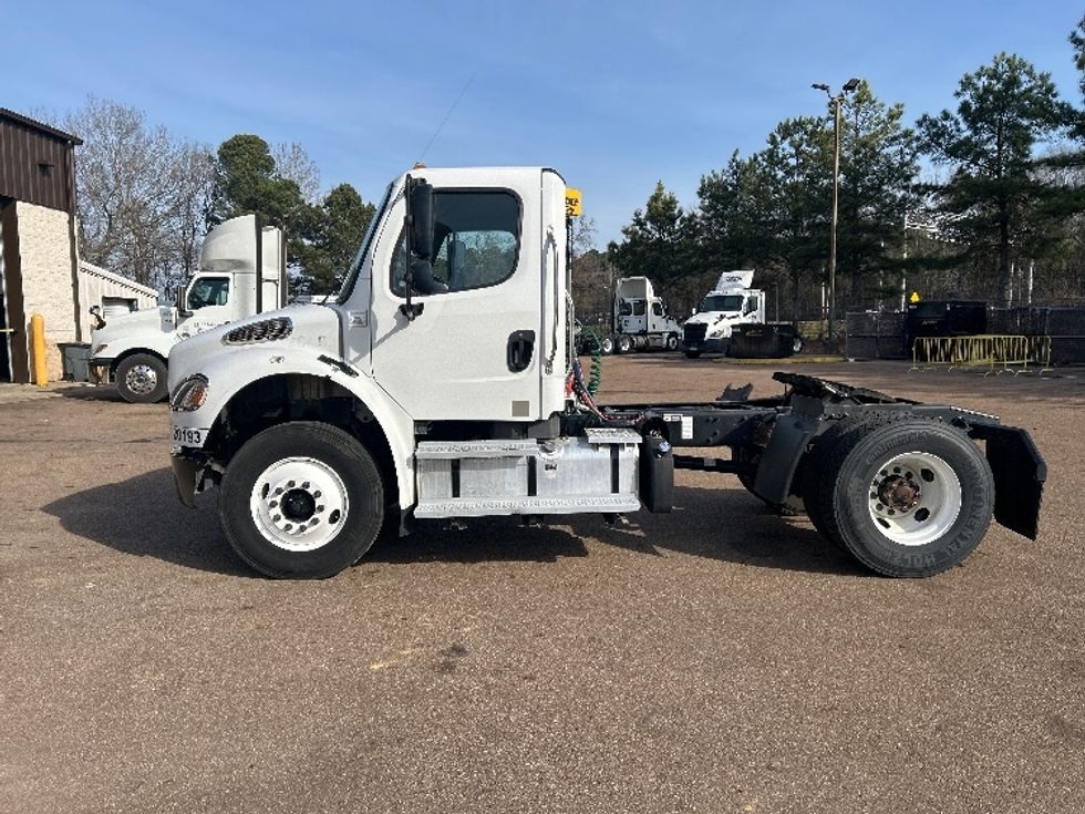 Day Cab Tractor-Heavy Duty Tractors-Freightliner-2020-M2-Jackson-MS-123,792\n\t\tmiles-$ 60,000 - Image 4