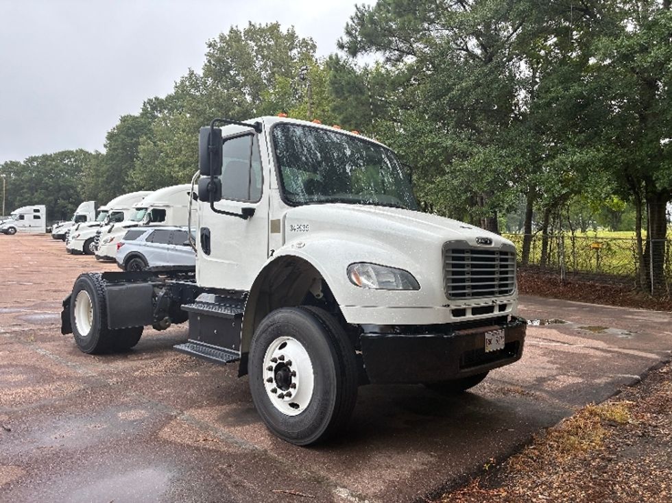 Day Cab Tractor-Heavy Duty Tractors-Freightliner-2020-M2-Jackson-MS-133,151\n\t\tmiles-$ 12,500 - Image 1
