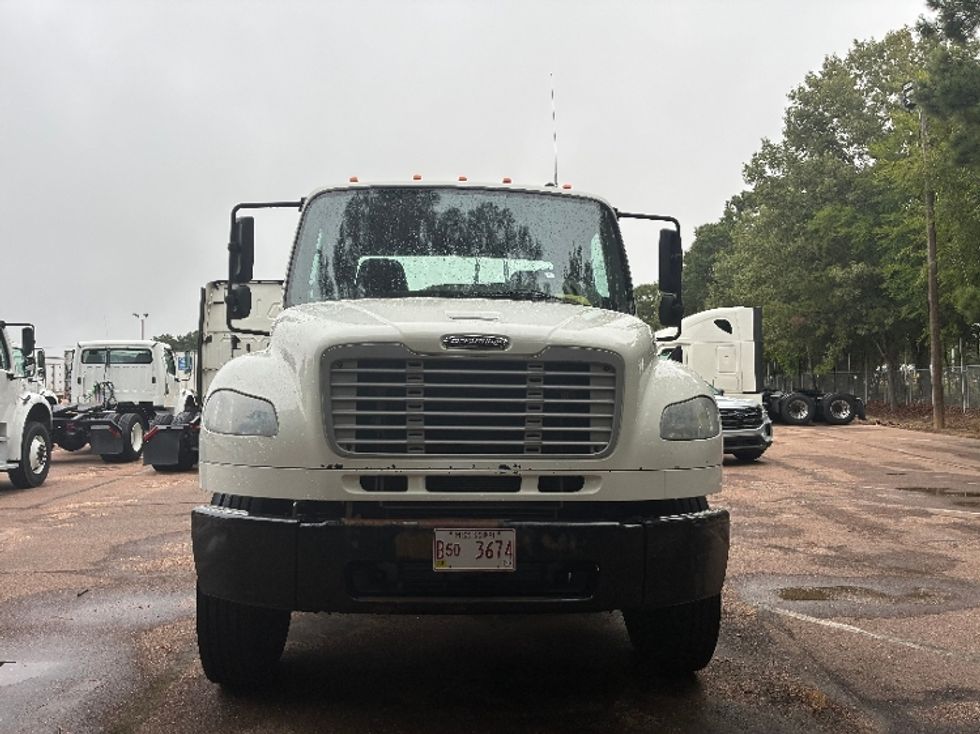 Day Cab Tractor-Heavy Duty Tractors-Freightliner-2020-M2-Jackson-MS-133,151\n\t\tmiles-$ 12,500 - Image 2
