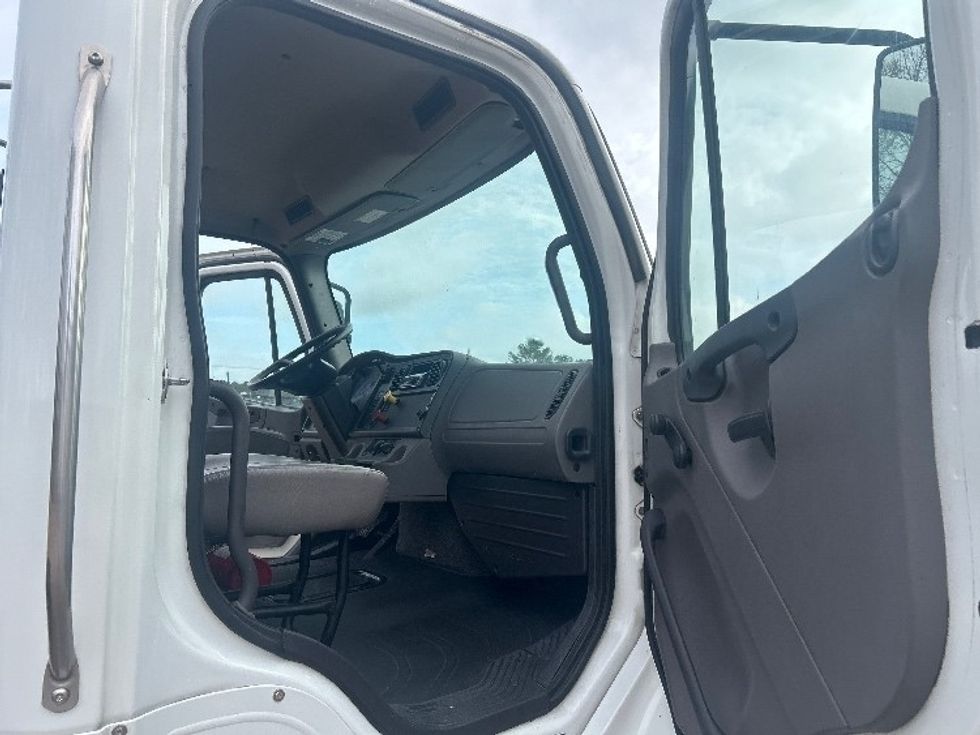 Day Cab Tractor-Heavy Duty Tractors-Freightliner-2020-M2-Jackson-MS-145,279\n\t\tmiles-$ 58,500 - Image 12