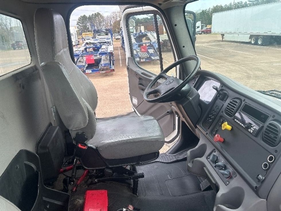 Day Cab Tractor-Heavy Duty Tractors-Freightliner-2020-M2-Jackson-MS-145,279\n\t\tmiles-$ 58,500 - Image 14