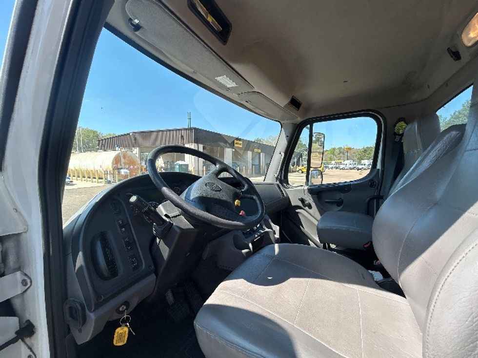 Day Cab Tractor-Heavy Duty Tractors-Freightliner-2020-M2-Jackson-MS-178,504\n\t\tmiles-$ 56,250 - Image 10