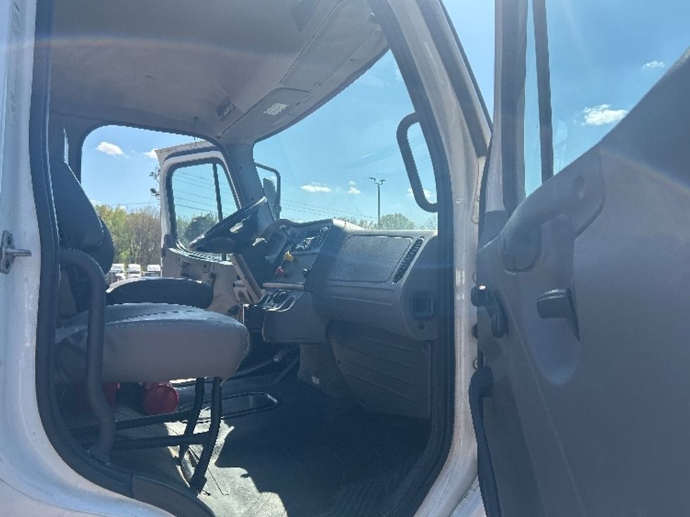 Day Cab Tractor-Heavy Duty Tractors-Freightliner-2020-M2-Jackson-MS-178,504\n\t\tmiles-$ 56,250 - Image 12