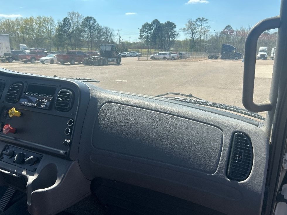 Day Cab Tractor-Heavy Duty Tractors-Freightliner-2020-M2-Jackson-MS-178,504\n\t\tmiles-$ 56,250 - Image 13