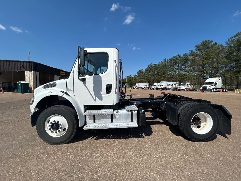 Day Cab Tractor-Heavy Duty Tractors-Freightliner-2020-M2-Jackson-MS-178,504\n\t\tmiles-$ 56,250 - Image 4