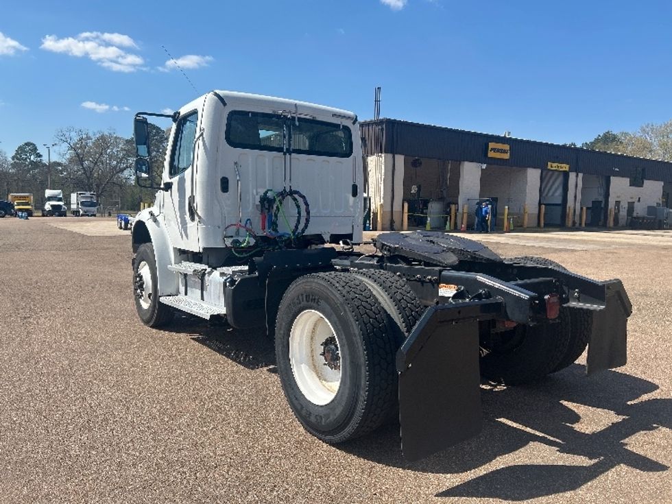 Day Cab Tractor-Heavy Duty Tractors-Freightliner-2020-M2-Jackson-MS-178,504\n\t\tmiles-$ 56,250 - Image 5