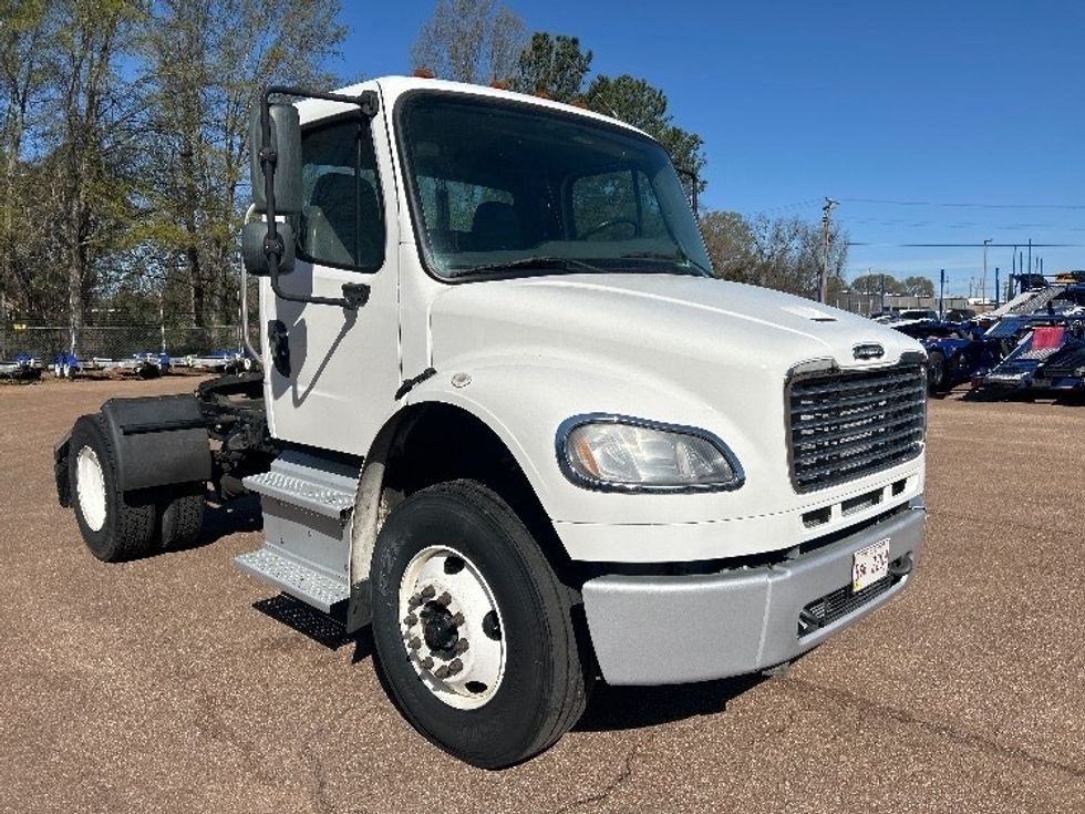 Day Cab Tractor-Heavy Duty Tractors-Freightliner-2020-M2-Jackson-MS-224,501\n\t\tmiles-$ 53,000 - Image 1