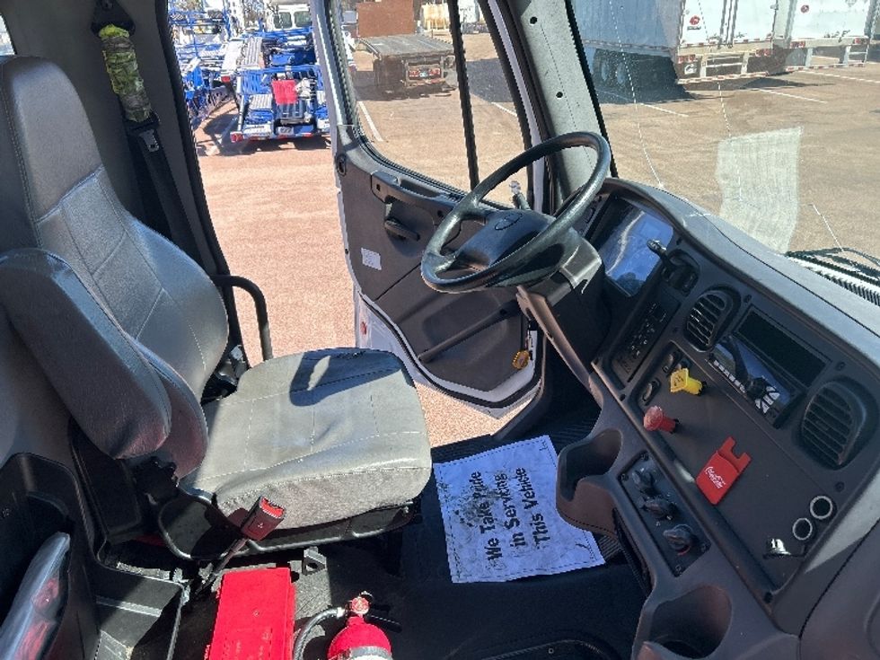 Day Cab Tractor-Heavy Duty Tractors-Freightliner-2020-M2-Jackson-MS-224,501\n\t\tmiles-$ 53,000 - Image 14