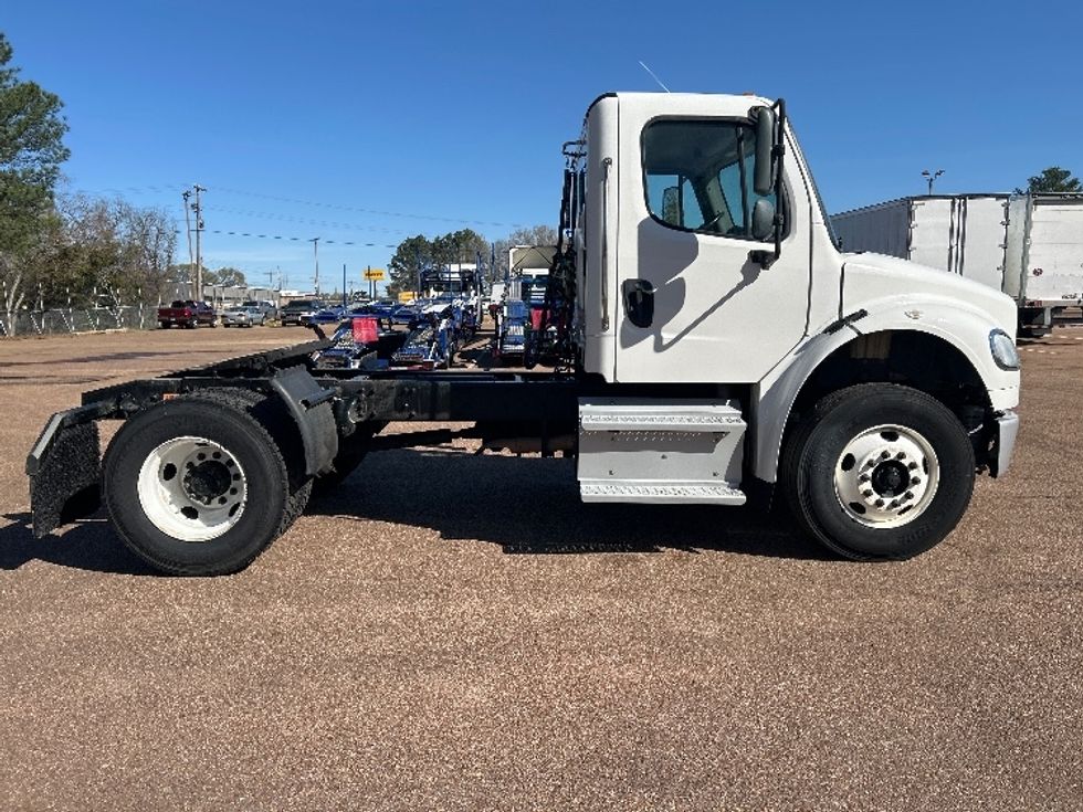 Day Cab Tractor-Heavy Duty Tractors-Freightliner-2020-M2-Jackson-MS-224,501\n\t\tmiles-$ 53,000 - Image 8