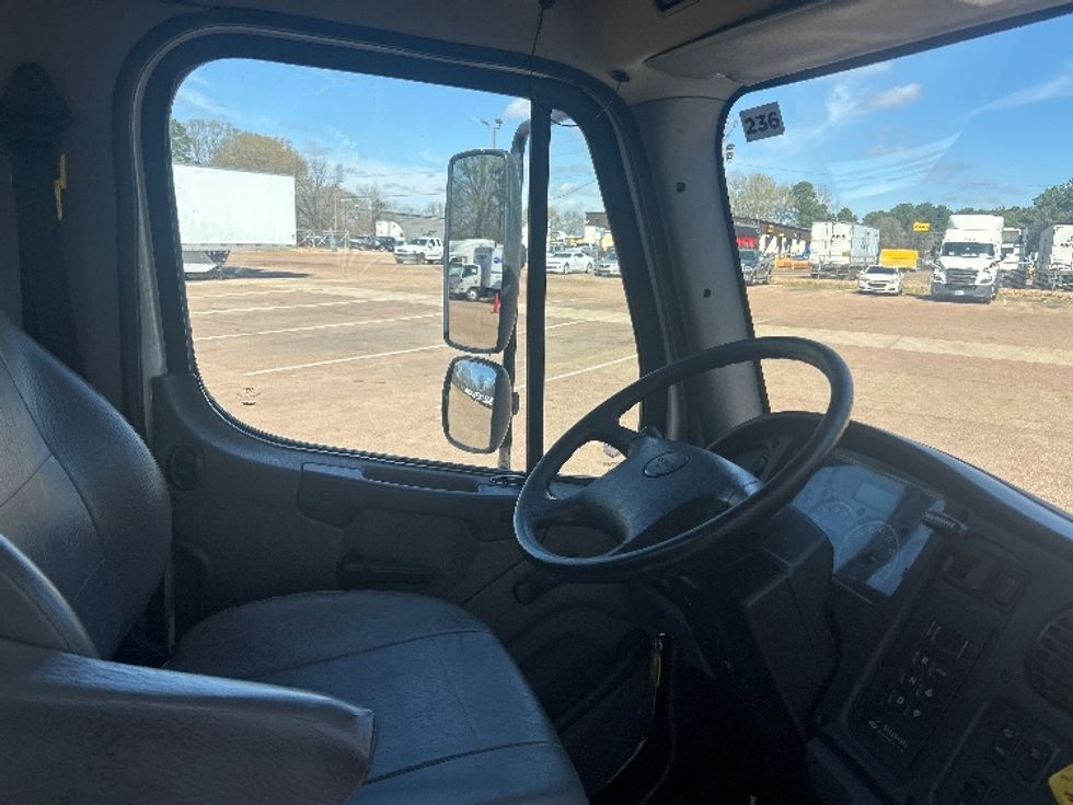 Day Cab Tractor-Heavy Duty Tractors-Freightliner-2020-M2-Jackson-MS-55,843\n\t\tmiles-$ 65,000 - Image 14