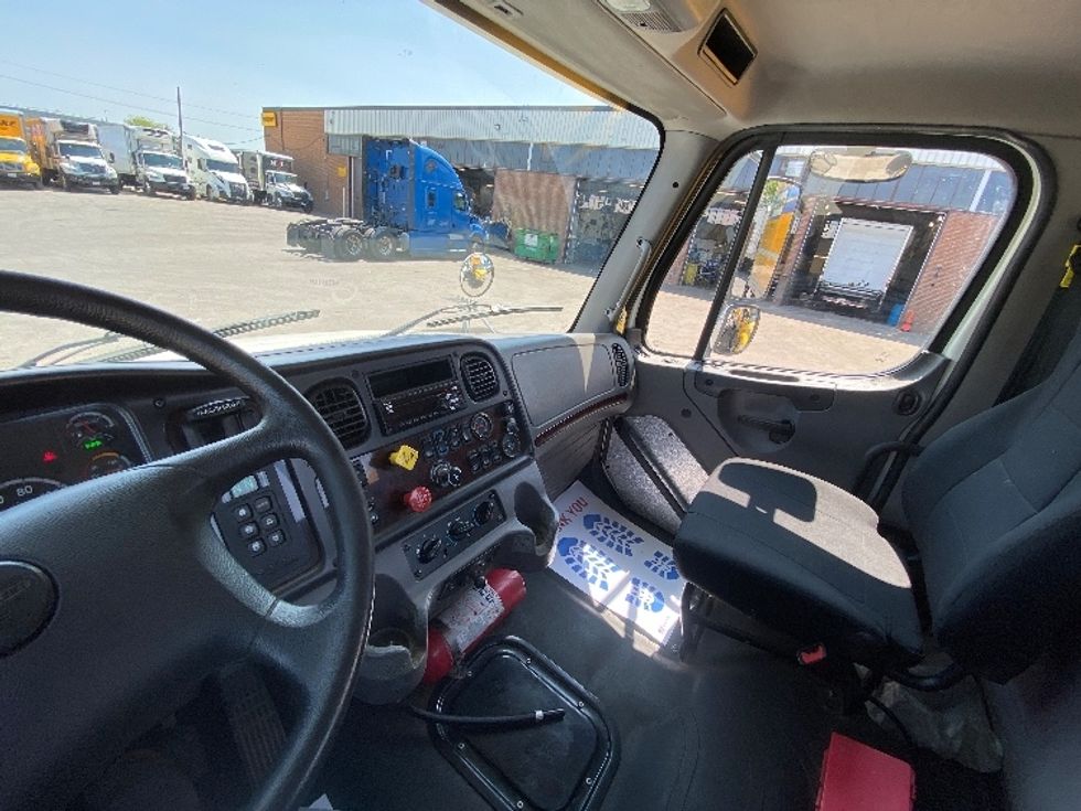 Day Cab Tractor-Heavy Duty Tractors-Freightliner-2020-M2-Mississauga-ON-428,033\n\t\tkm-$ 52,250 - Image 10