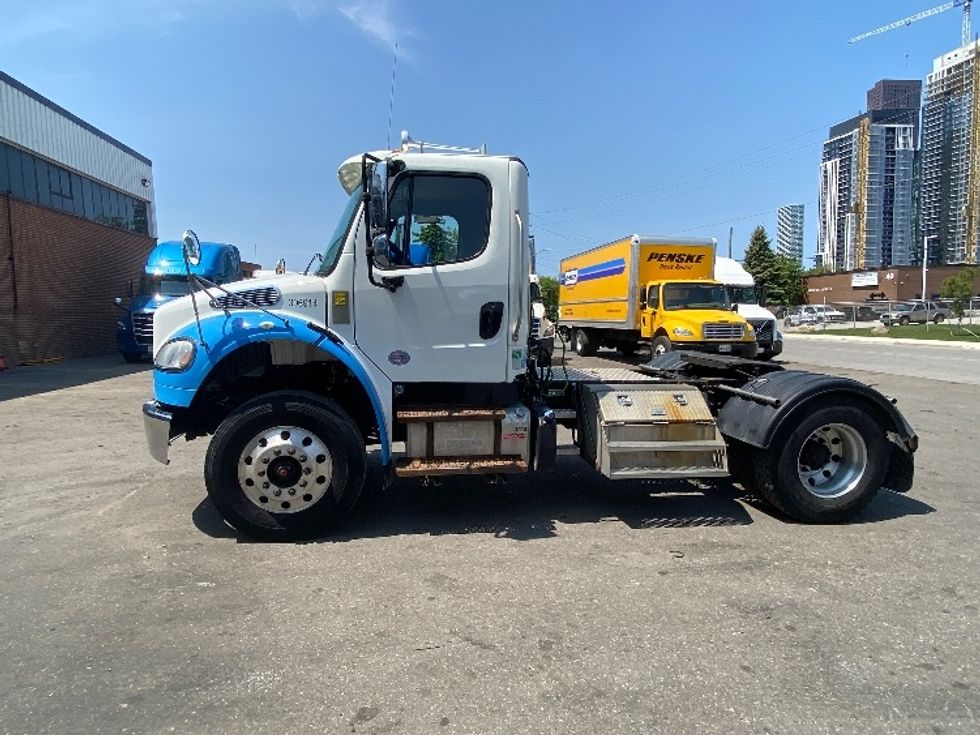 Day Cab Tractor-Heavy Duty Tractors-Freightliner-2020-M2-Mississauga-ON-428,033\n\t\tkm-$ 52,250 - Image 4