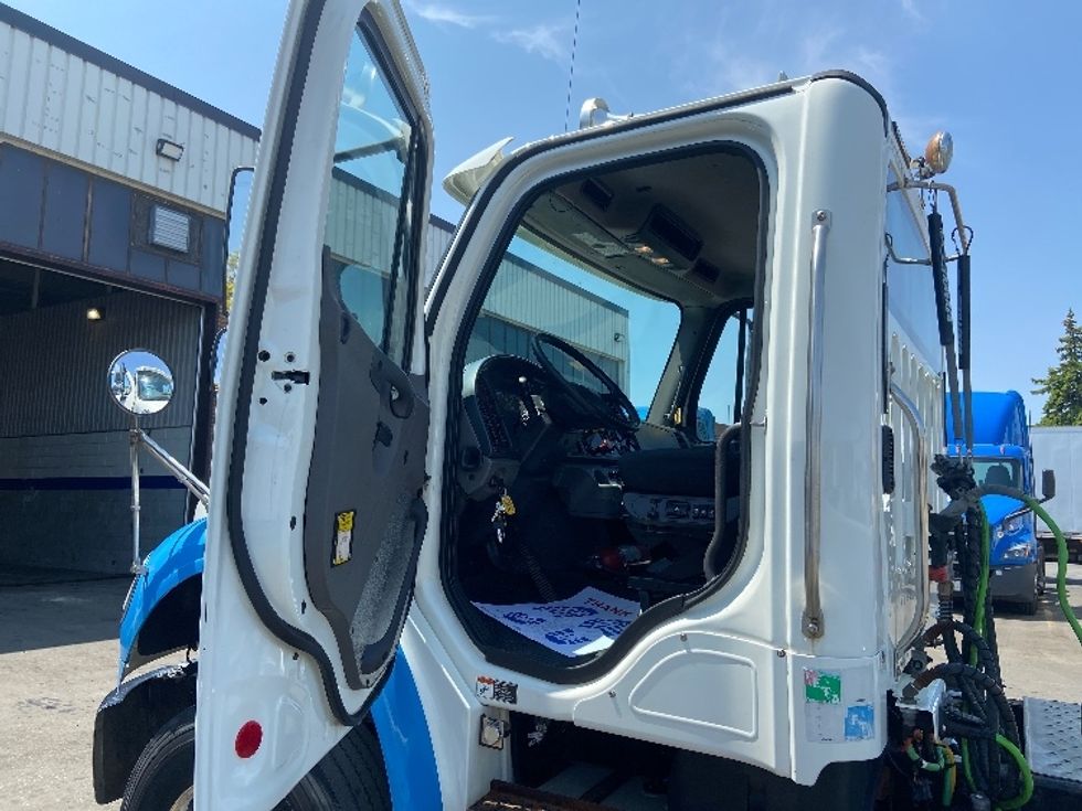 Day Cab Tractor-Heavy Duty Tractors-Freightliner-2020-M2-Mississauga-ON-428,033\n\t\tkm-$ 52,250 - Image 9