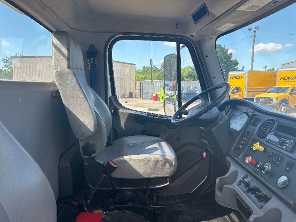 Day Cab Tractor-Heavy Duty Tractors-Freightliner-2020-M2-Moberly-MO-167,370\n\t\tmiles-$ 59,500 - Image 14