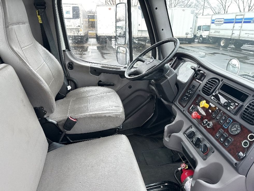 Day Cab Tractor-Heavy Duty Tractors-Freightliner-2020-M2-New Castle-DE-17,720\n\t\tmiles-$ 58,250 - Image 14