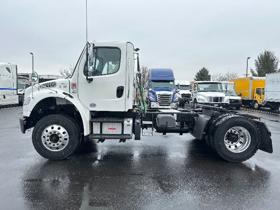 Day Cab Tractor-Heavy Duty Tractors-Freightliner-2020-M2-New Castle-DE-17,720\n\t\tmiles-$ 58,250 - Image 4