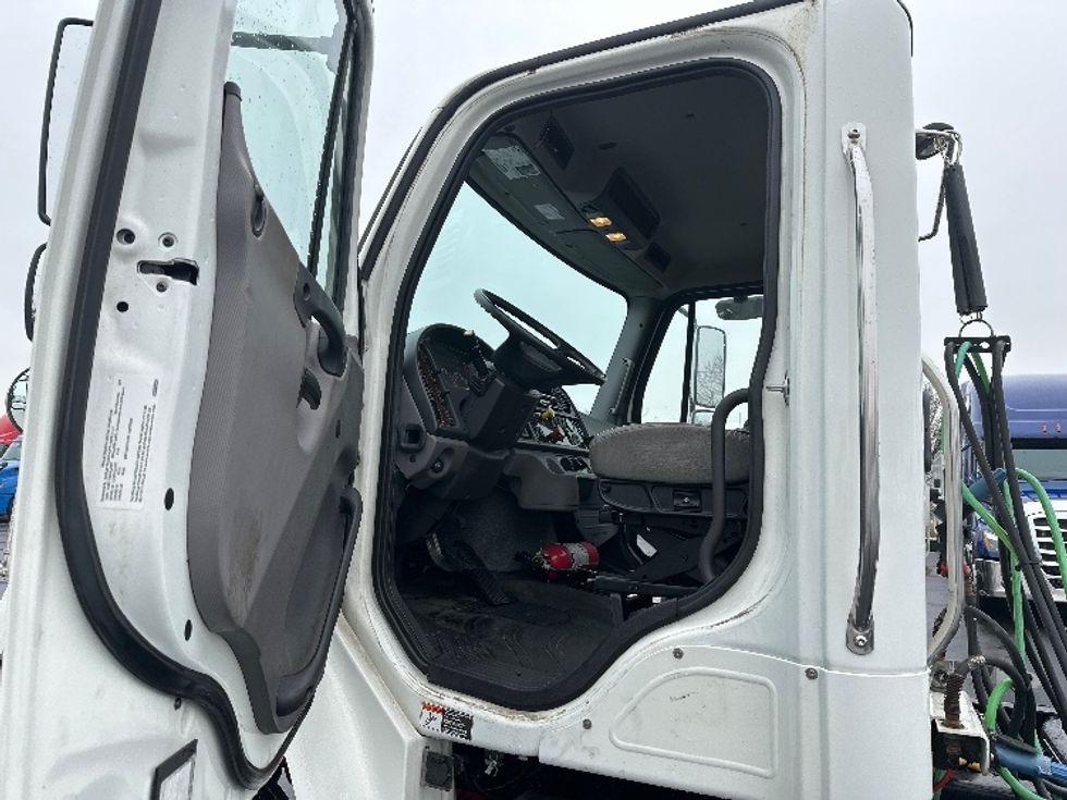 Day Cab Tractor-Heavy Duty Tractors-Freightliner-2020-M2-New Castle-DE-17,720\n\t\tmiles-$ 58,250 - Image 9