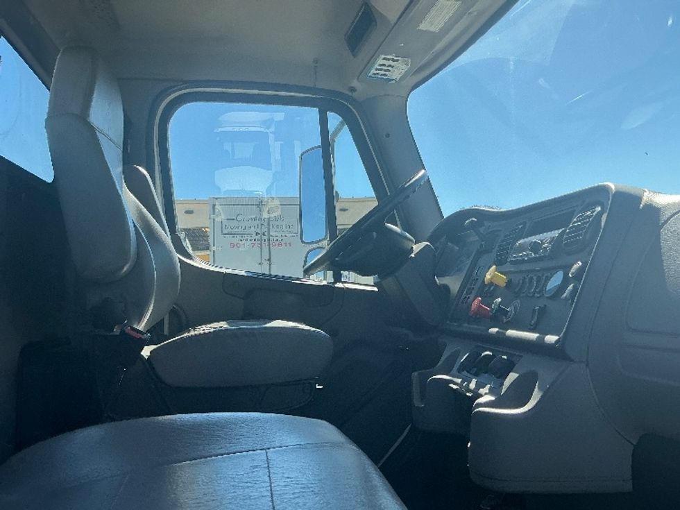 Day Cab Tractor-Heavy Duty Tractors-Freightliner-2020-M2-Olive Branch-MS-90,225\n\t\tmiles-$ 64,250 - Image 14