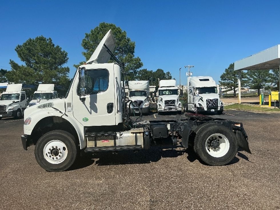 Day Cab Tractor-Heavy Duty Tractors-Freightliner-2020-M2-Olive Branch-MS-90,225\n\t\tmiles-$ 64,250 - Image 4