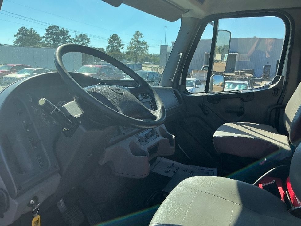Day Cab Tractor-Heavy Duty Tractors-Freightliner-2020-M2-Richland-MS-142,809\n\t\tmiles-$ 60,500 - Image 10