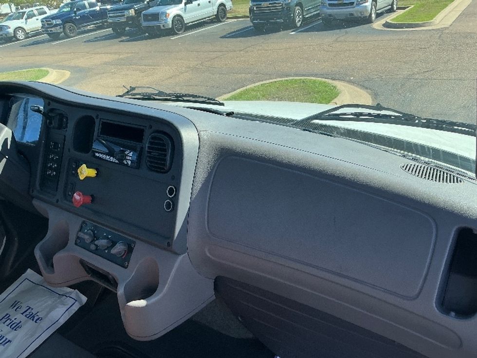 Day Cab Tractor-Heavy Duty Tractors-Freightliner-2020-M2-Richland-MS-142,809\n\t\tmiles-$ 60,500 - Image 13