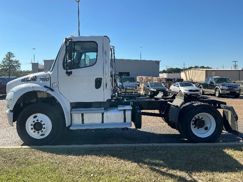 Day Cab Tractor-Heavy Duty Tractors-Freightliner-2020-M2-Richland-MS-142,809\n\t\tmiles-$ 60,500 - Image 4