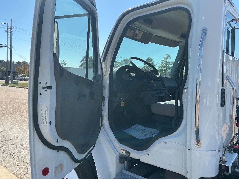 Day Cab Tractor-Heavy Duty Tractors-Freightliner-2020-M2-Richland-MS-142,809\n\t\tmiles-$ 60,500 - Image 9