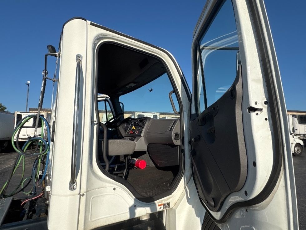 Day Cab Tractor-Heavy Duty Tractors-Freightliner-2020-M2-Sturtevant-WI-214,726\n\t\tmiles-$ 47,500 - Image 12