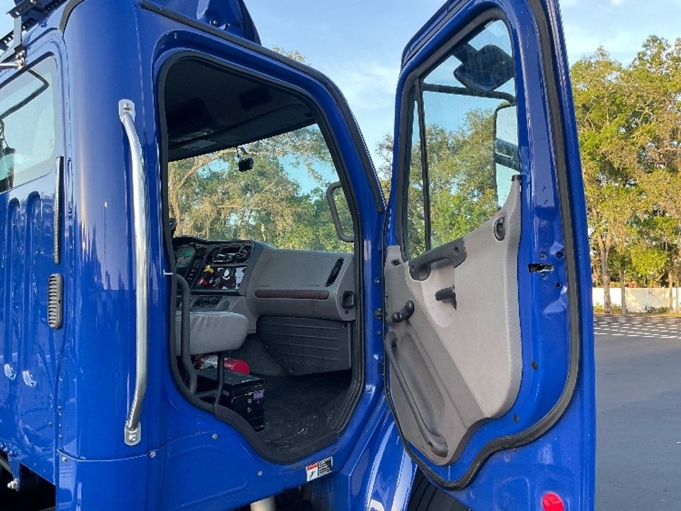 Day Cab Tractor-Heavy Duty Tractors-Freightliner-2020-M2-Tampa-FL-149,542\n\t\tmiles-$ 57,250 - Image 11