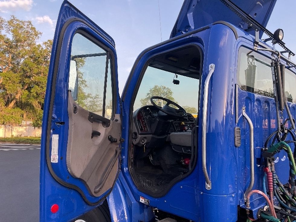 Day Cab Tractor-Heavy Duty Tractors-Freightliner-2020-M2-Tampa-FL-149,542\n\t\tmiles-$ 57,250 - Image 8