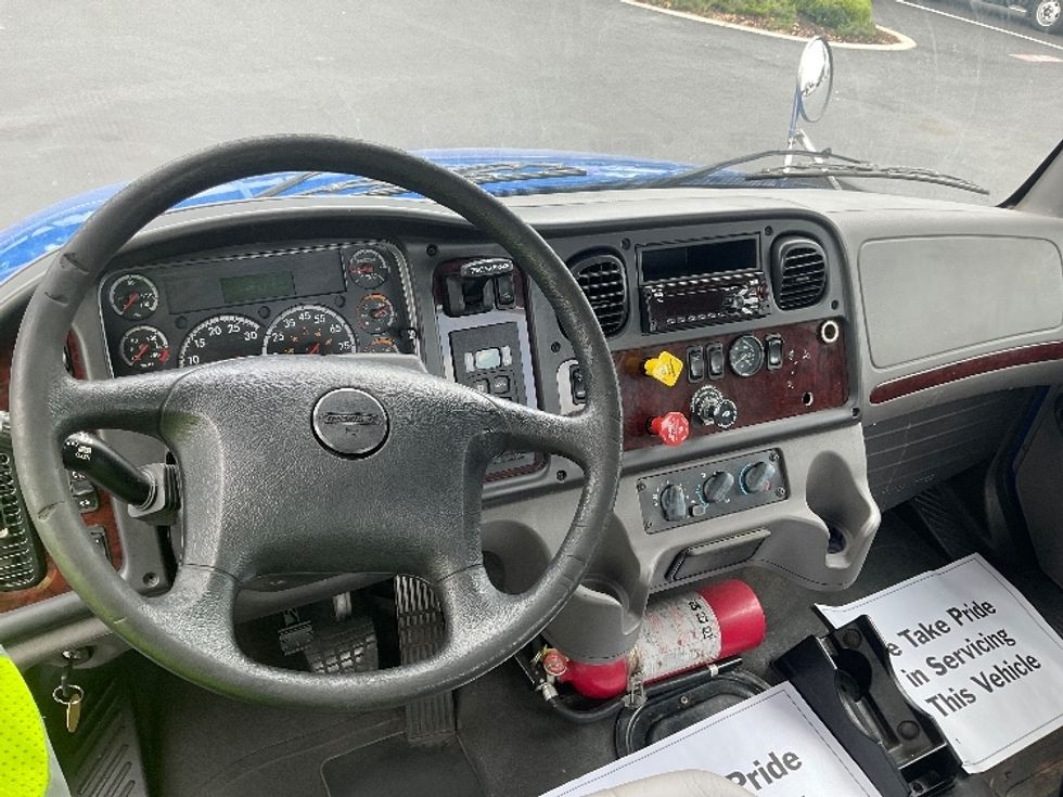 Day Cab Tractor-Heavy Duty Tractors-Freightliner-2020-M2-Tampa-FL-150,520\n\t\tmiles-$ 53,750 - Image 11