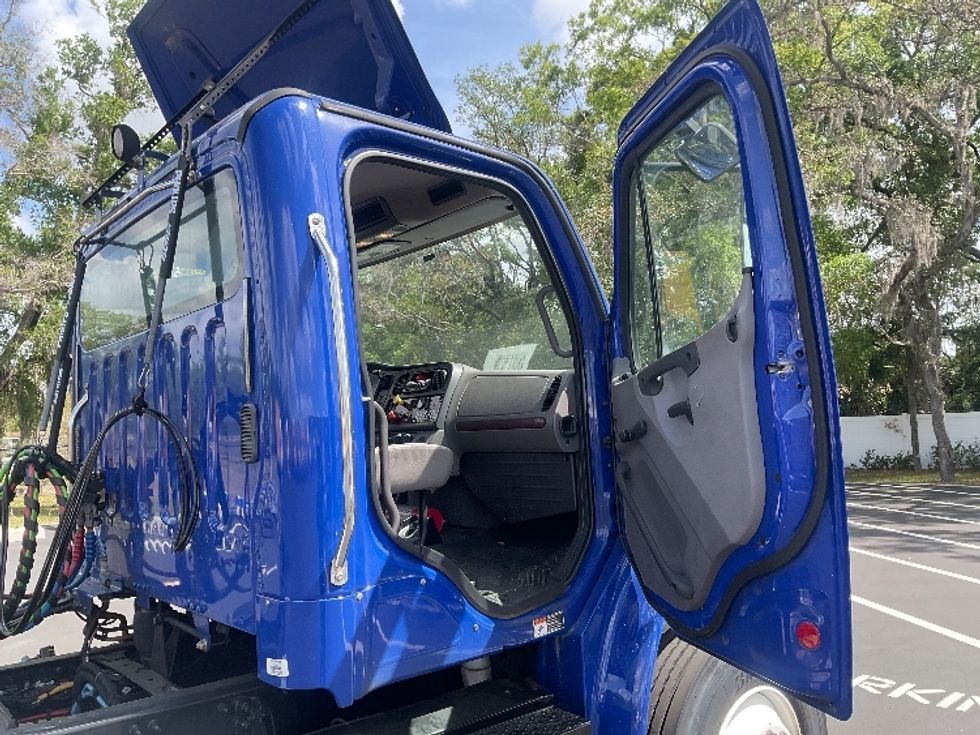 Day Cab Tractor-Heavy Duty Tractors-Freightliner-2020-M2-Tampa-FL-150,520\n\t\tmiles-$ 53,750 - Image 12
