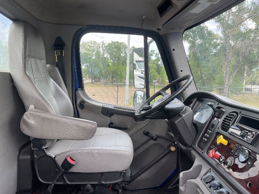 Day Cab Tractor-Heavy Duty Tractors-Freightliner-2020-M2-Tampa-FL-150,520\n\t\tmiles-$ 53,750 - Image 14