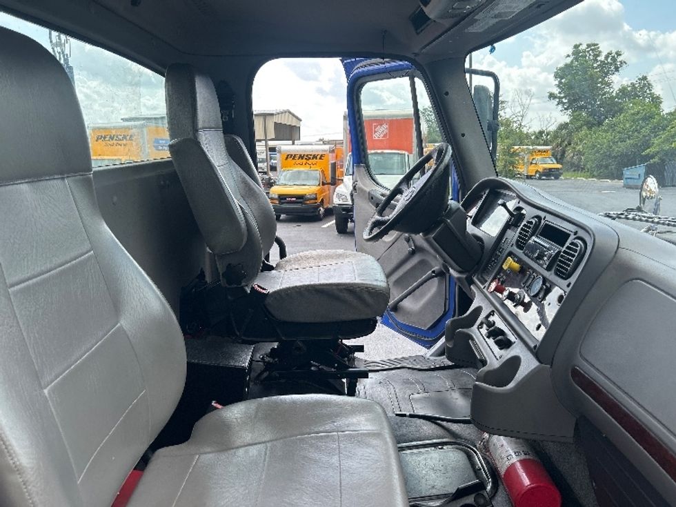 Day Cab Tractor-Heavy Duty Tractors-Freightliner-2020-M2-Tampa-FL-159,562\n\t\tmiles-$ 53,500 - Image 14