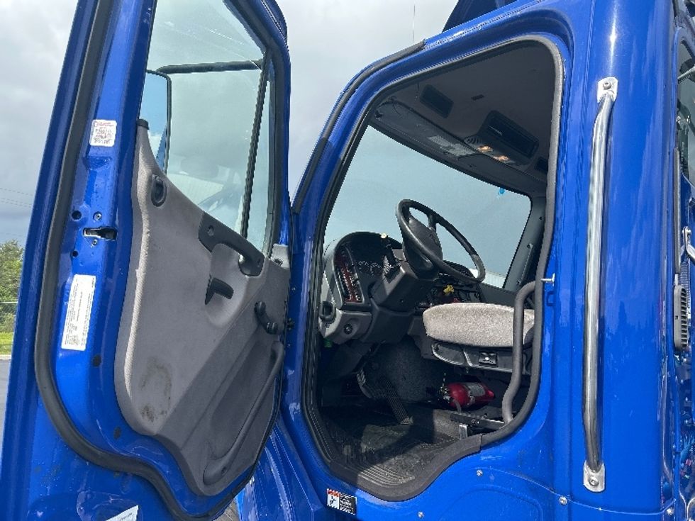 Day Cab Tractor-Heavy Duty Tractors-Freightliner-2020-M2-Tampa-FL-159,562\n\t\tmiles-$ 53,500 - Image 9
