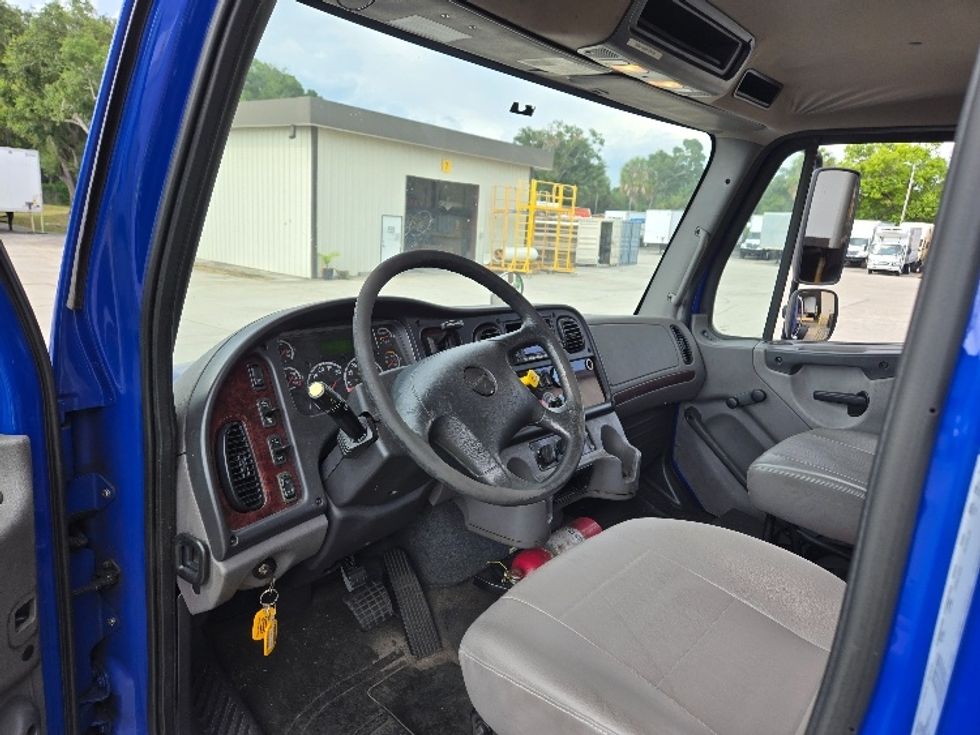 Day Cab Tractor-Heavy Duty Tractors-Freightliner-2020-M2-Tampa-FL-191,747\n\t\tmiles-$ 54,250 - Image 10