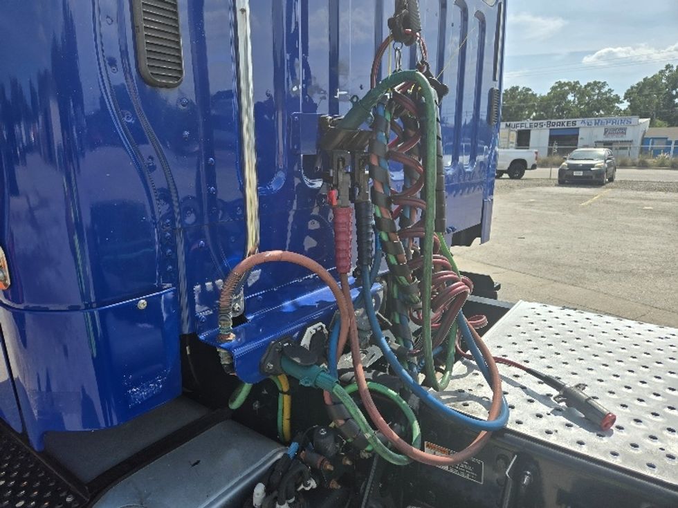 Day Cab Tractor-Heavy Duty Tractors-Freightliner-2020-M2-Tampa-FL-191,747\n\t\tmiles-$ 54,250 - Image 17