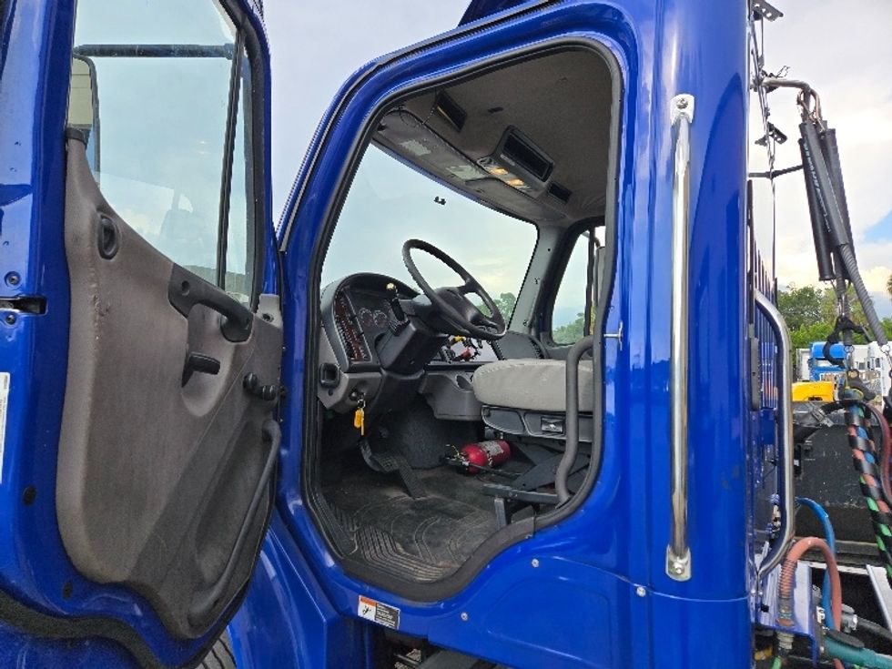 Day Cab Tractor-Heavy Duty Tractors-Freightliner-2020-M2-Tampa-FL-191,747\n\t\tmiles-$ 54,250 - Image 9