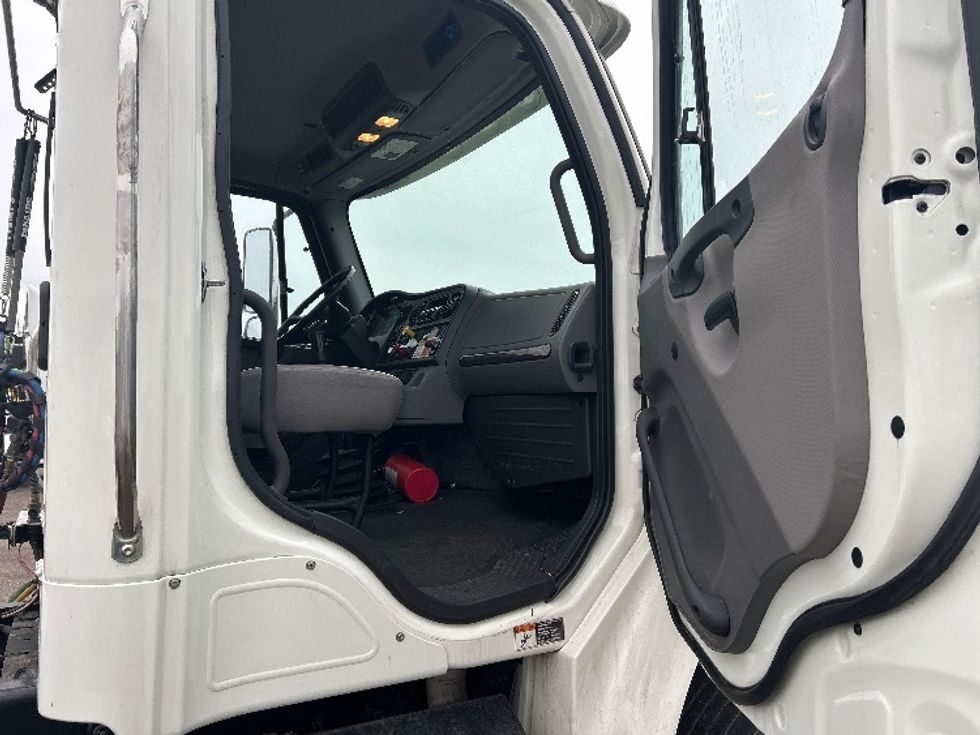 Day Cab Tractor-Heavy Duty Tractors-Freightliner-2020-M2-Warren-MI-172,084\n\t\tmiles-$ 46,750 - Image 12