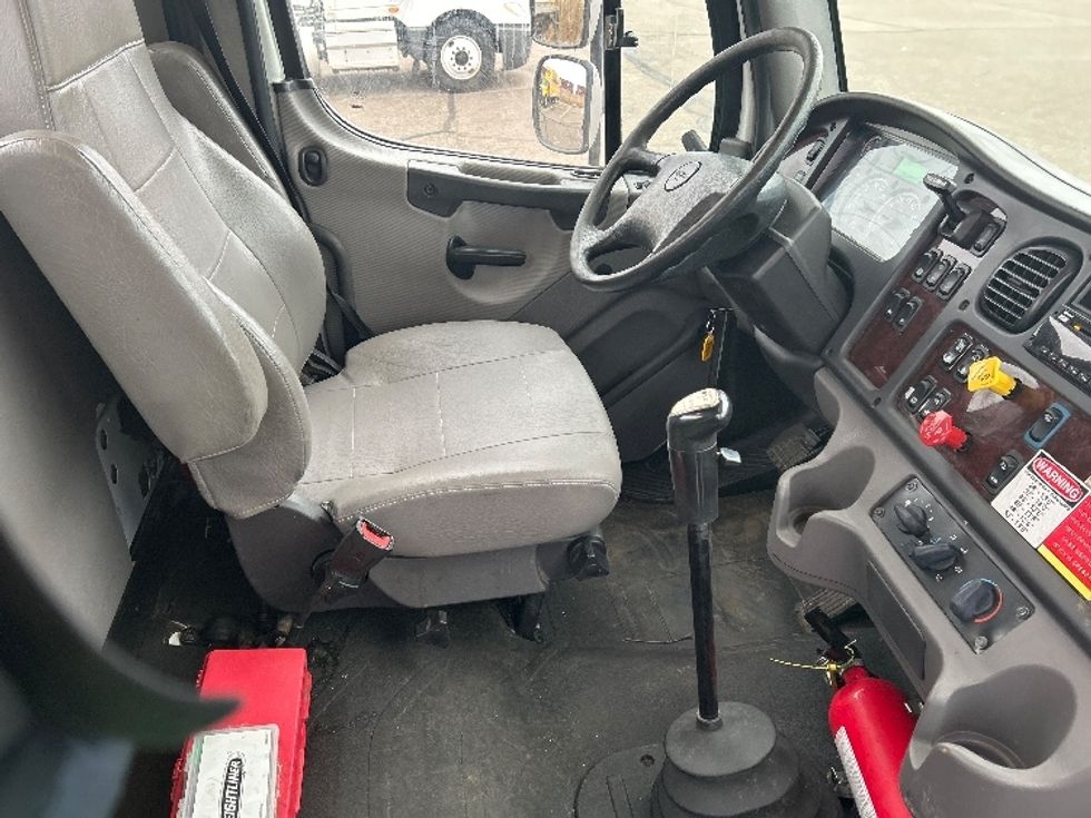 Day Cab Tractor-Heavy Duty Tractors-Freightliner-2020-M2-Warren-MI-172,084\n\t\tmiles-$ 46,750 - Image 14