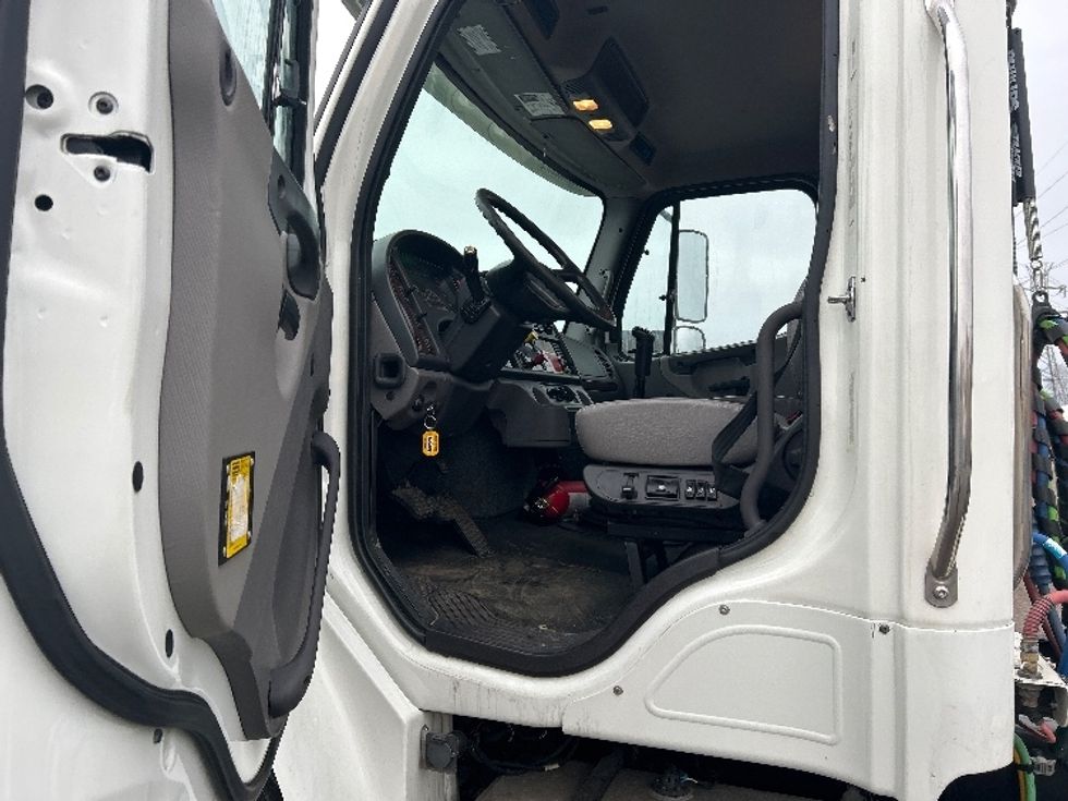 Day Cab Tractor-Heavy Duty Tractors-Freightliner-2020-M2-Warren-MI-172,084\n\t\tmiles-$ 46,750 - Image 9