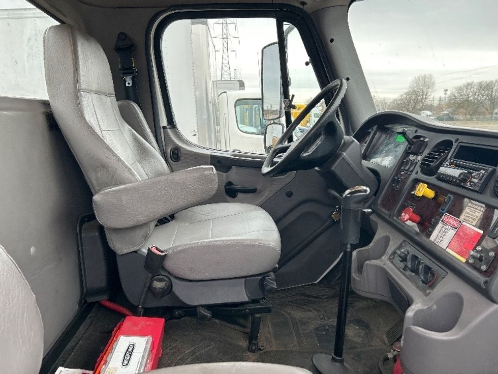 Day Cab Tractor-Heavy Duty Tractors-Freightliner-2020-M2-Warren-MI-310,090\n\t\tmiles-$ 38,000 - Image 14