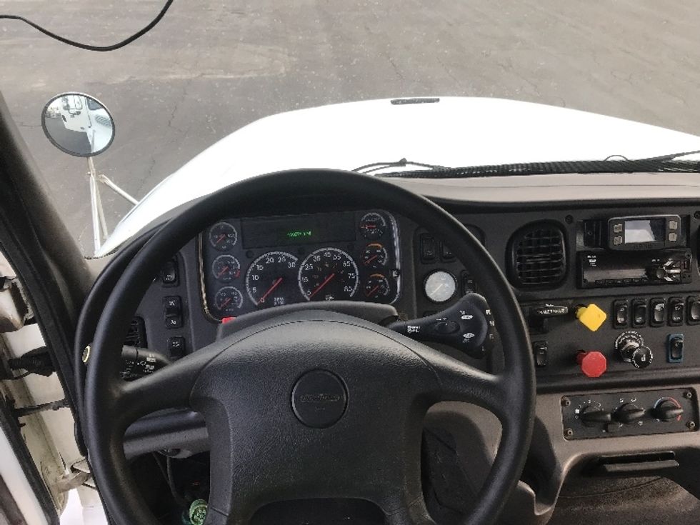 Day Cab Tractor-Heavy Duty Tractors-Freightliner-2020-M211242S-Akron-OH-410,883\n\t\tmiles-$ 23,500 - Image 11