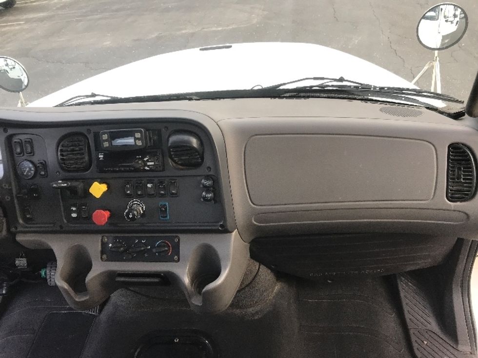 Day Cab Tractor-Heavy Duty Tractors-Freightliner-2020-M211242S-Akron-OH-410,883\n\t\tmiles-$ 23,500 - Image 13