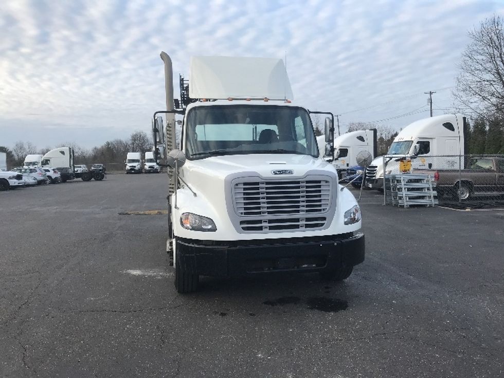 Day Cab Tractor-Heavy Duty Tractors-Freightliner-2020-M211242S-Akron-OH-410,883\n\t\tmiles-$ 23,500 - Image 2