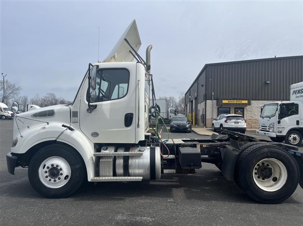 Day Cab Tractor-Heavy Duty Tractors-Freightliner-2020-M211242S-Akron-OH-410,883\n\t\tmiles-$ 23,500 - Image 4