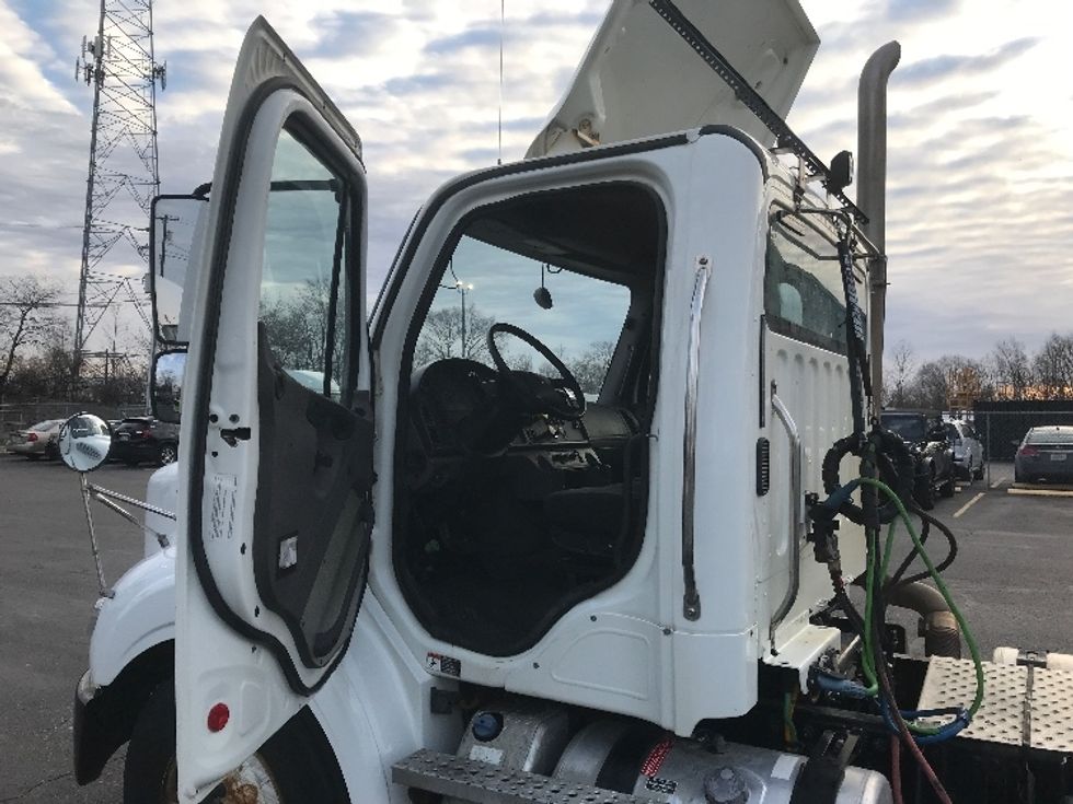 Day Cab Tractor-Heavy Duty Tractors-Freightliner-2020-M211242S-Akron-OH-410,883\n\t\tmiles-$ 23,500 - Image 9