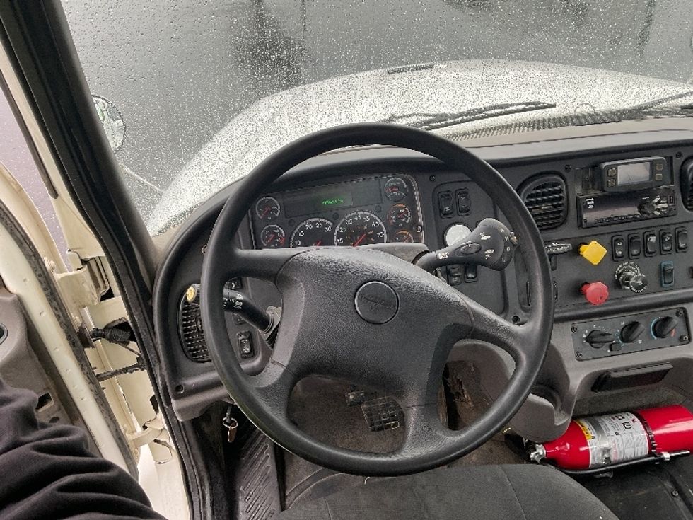 Day Cab Tractor-Heavy Duty Tractors-Freightliner-2020-M211242S-Canton-OH-415,893\n\t\tmiles-$ 24,750 - Image 11