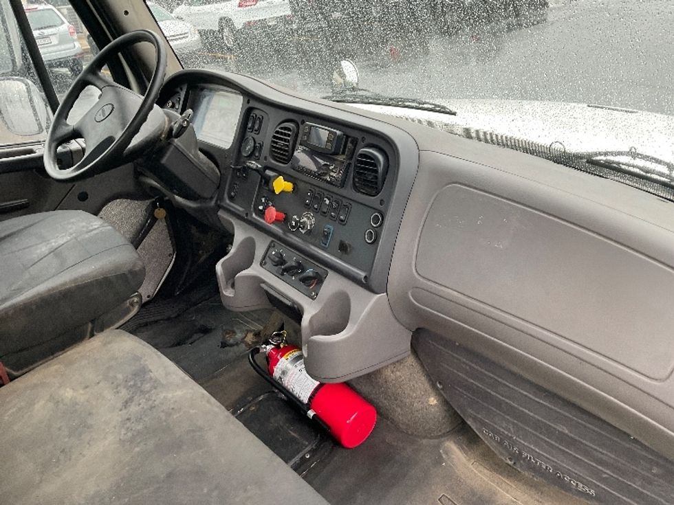 Day Cab Tractor-Heavy Duty Tractors-Freightliner-2020-M211242S-Canton-OH-415,893\n\t\tmiles-$ 24,750 - Image 13
